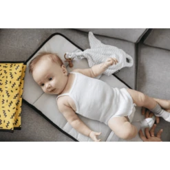 KipKep Napper Verschoonmatje Memphis Yellow -Winkel Voor Kinderproducten kipkep napper verschoonmatje memphis yellow a296822 3