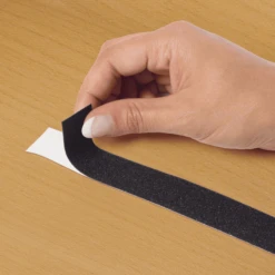 REER Zelfklevend Anti-slip Tape 5m (80135) 9 REER Zelfklevend Anti-slip Tape 5m (80135) -Winkel Voor Kinderproducten reer zelfklevend anti slip tape 5m 80135 a063243 2