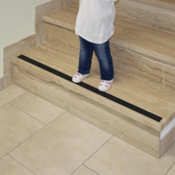 REER Zelfklevend Anti-slip Tape 5m (80135) 11 REER Zelfklevend Anti-slip Tape 5m (80135) -Winkel Voor Kinderproducten reer zelfklevend anti slip tape 5m 80135 a063243 4