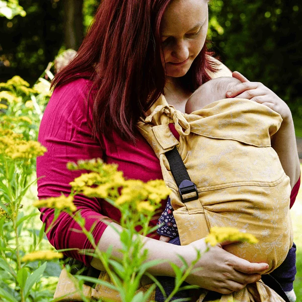 SCHMUSEWOLKE Draagzak Half Buckle Botanisch Golden Linnen 4 SCHMUSEWOLKE Draagzak Half Buckle Botanisch Golden Linnen - Afbeelding 2