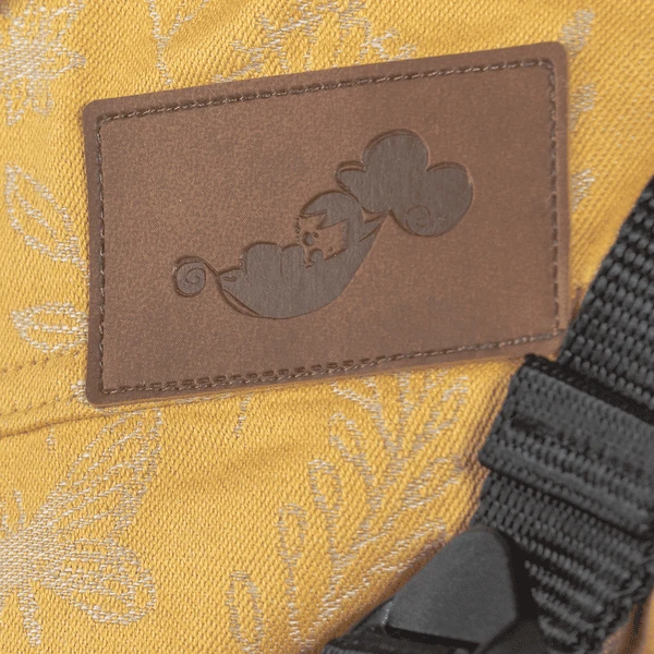 SCHMUSEWOLKE Draagzak Half Buckle Botanisch Golden Linnen 7 SCHMUSEWOLKE Draagzak Half Buckle Botanisch Golden Linnen - Afbeelding 5